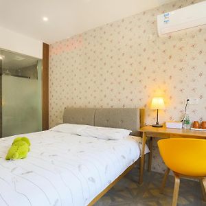 Mainland Chinese Citizens Queen Room Courtyard View
